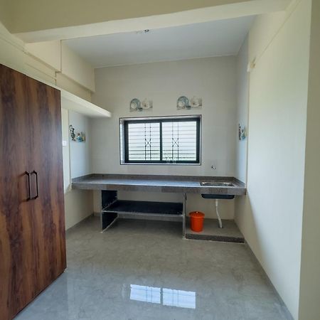 Punekar Bhavan Akalkot Bagian luar foto
