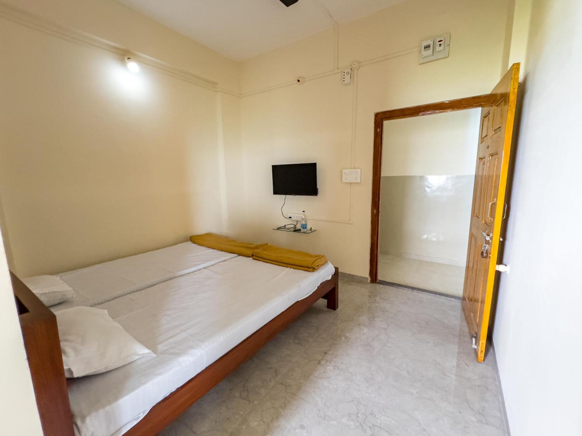 Punekar Bhavan Akalkot Ruang foto