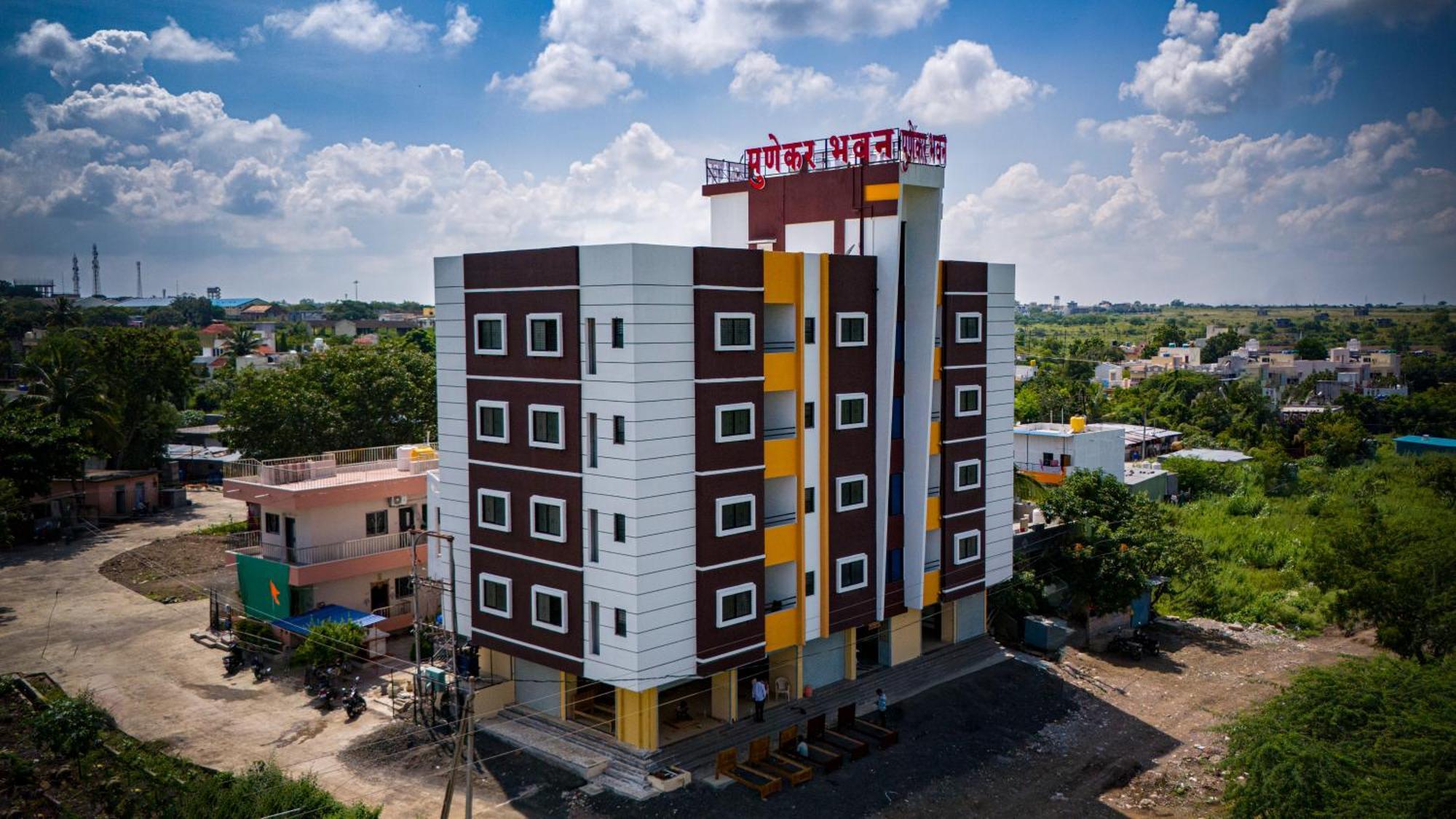 Punekar Bhavan Akalkot Bagian luar foto